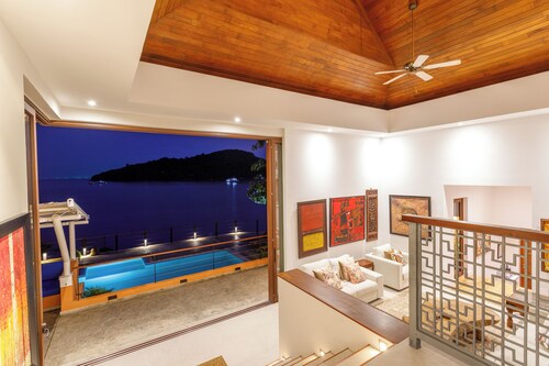 Seaview 4BR Pool Villa Nambo