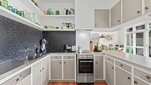Fridge, microwave, oven, stovetop - The Lonsdale House - Point Lonsdale (Point Lonsdale)