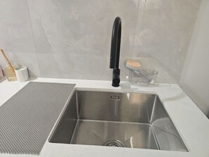 Interior - Contemporay Studio With Private Entrance (Deebing Heights)