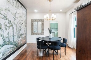 Dining - 111 2BR Montrose Roseland A, Downtown Med Center (Houston)