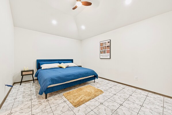 4 habitaciones, escritorio, tabla de planchar con plancha y wifi gratis 