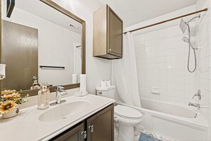 Shower, hair dryer, bidet, towels - Retreat with this 2 Master Suites. Spacious 5-bed, 3-bath in Asia Town Houston. (Houston)