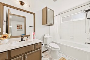 Shower, hair dryer, bidet, towels - Retreat with this 2 Master Suites. Spacious 5-bed, 3-bath in Asia Town Houston. (Houston)