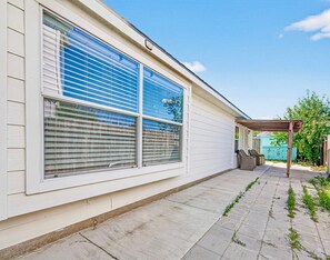 Terrace/patio - Retreat with this 2 Master Suites. Spacious 5-bed, 3-bath in Asia Town Houston. (Houston)