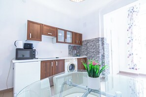 Private kitchenette - Affordable Stay Near Wiener Stadthalle (Wien)