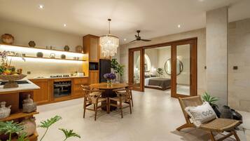 Vila Deluks, pemandangan kolam renang | Ruang makan