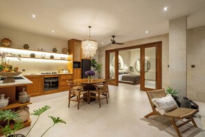 Villa – deluxe, bassengutsikt | Spisestue