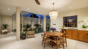 Deluxe Villa, Pool View | Dining room