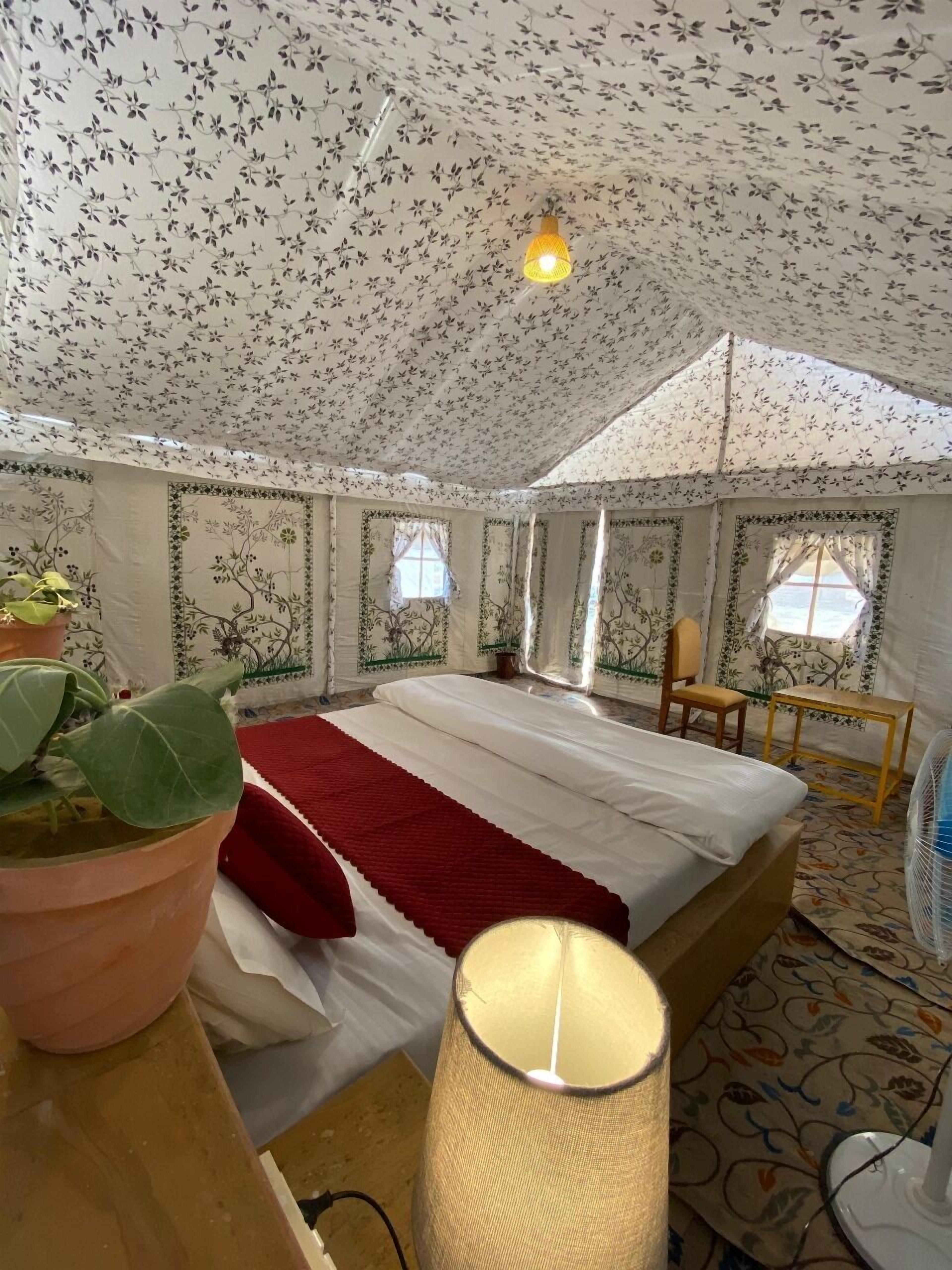 Klassieke tent, uitzicht op zee