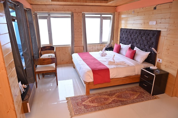 Deluxe Room | Rollaway beds, free WiFi, bed sheets
