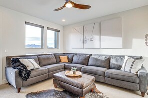 TV, fireplace - Hot Tub & Amazing Views: Luxury Winter Park Haven! (Winter Park)