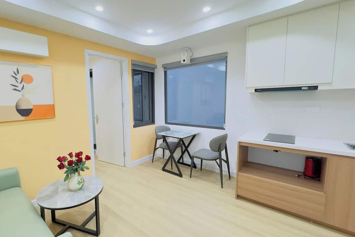 Apartemen, balkon, pemandangan kota | Meja kerja, Wi-Fi gratis, dan seprai linen