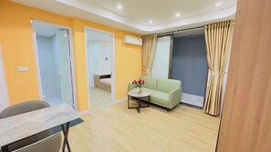 Apartemen, balkon, pemandangan kota | Meja kerja, Wi-Fi gratis, dan seprai linen
