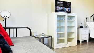 Firemannsrom – junior, terrasse, hageutsikt | Wi-fi (inkludert) og rullestolvennlig