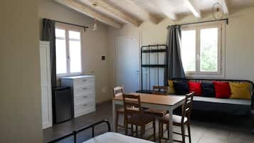 Junior-Vierbettzimmer, Terrasse, Gartenblick | Innenbereich