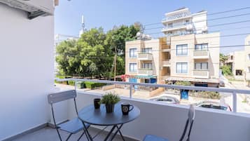 Apartamento Confort, 2 habitaciones, cocina, vistas a la ciudad | Vistas del balcón