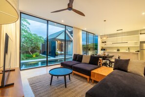 TV - Designer 2BR Villa Near Finns & Berawa Beach (Canggu)