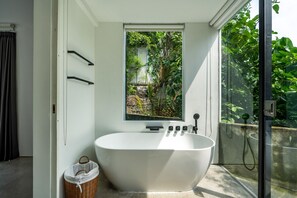 Hair dryer, bidet, towels - Designer 2BR Villa Near Finns & Berawa Beach (Canggu)