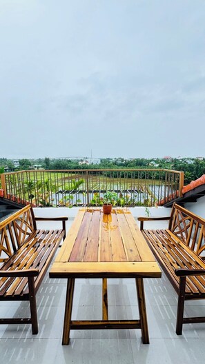Outdoor dining - Lúa de Rosy Hoi An - a charming & elegant Villa, next to the rice fields. (Thành phố Hội An)
