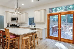 Coffee/tea maker, fridge, microwave, stovetop - Games Galore! Pine Mountain Club Retreat Near Town (Pine Mountain Club)