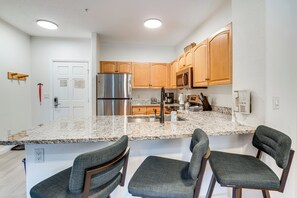 Refrigerador, microondas, parrilla de estufa y lavavajillas 