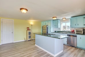 Dishwasher, coffee/tea maker, cookware/dishes/utensils, dining tables - 100-Acre Family Getaway in Kenbridge: Pets Welcome (Kenbridge)