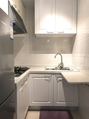 Comfort Studio Suite, Non Smoking | Private kitchen | Fridge, microwave, stovetop - Innocondo Extended Stay Changning Road (Shang Hai Shi)