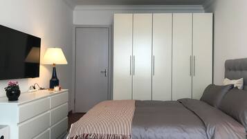 Comfort Studio Suite, Non Smoking | Meja, ruang kerja komputer riba, Wi-fi percuma