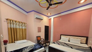 Deluxe Triple Room - Avadh Dham Guest House (Ayodhya)