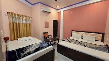 Deluxe Triple Room | Desk, laptop workspace, free WiFi