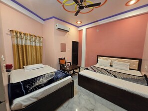 Desk, laptop workspace, free WiFi - Avadh Dham Guest House (Ayodhya)