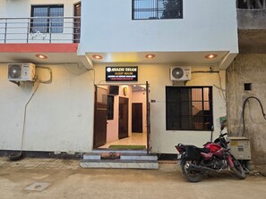 Front of property - Avadh Dham Guest House (Ayodhya)