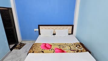 Desk, laptop workspace, free WiFi