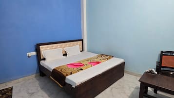 Desk, laptop workspace, free WiFi