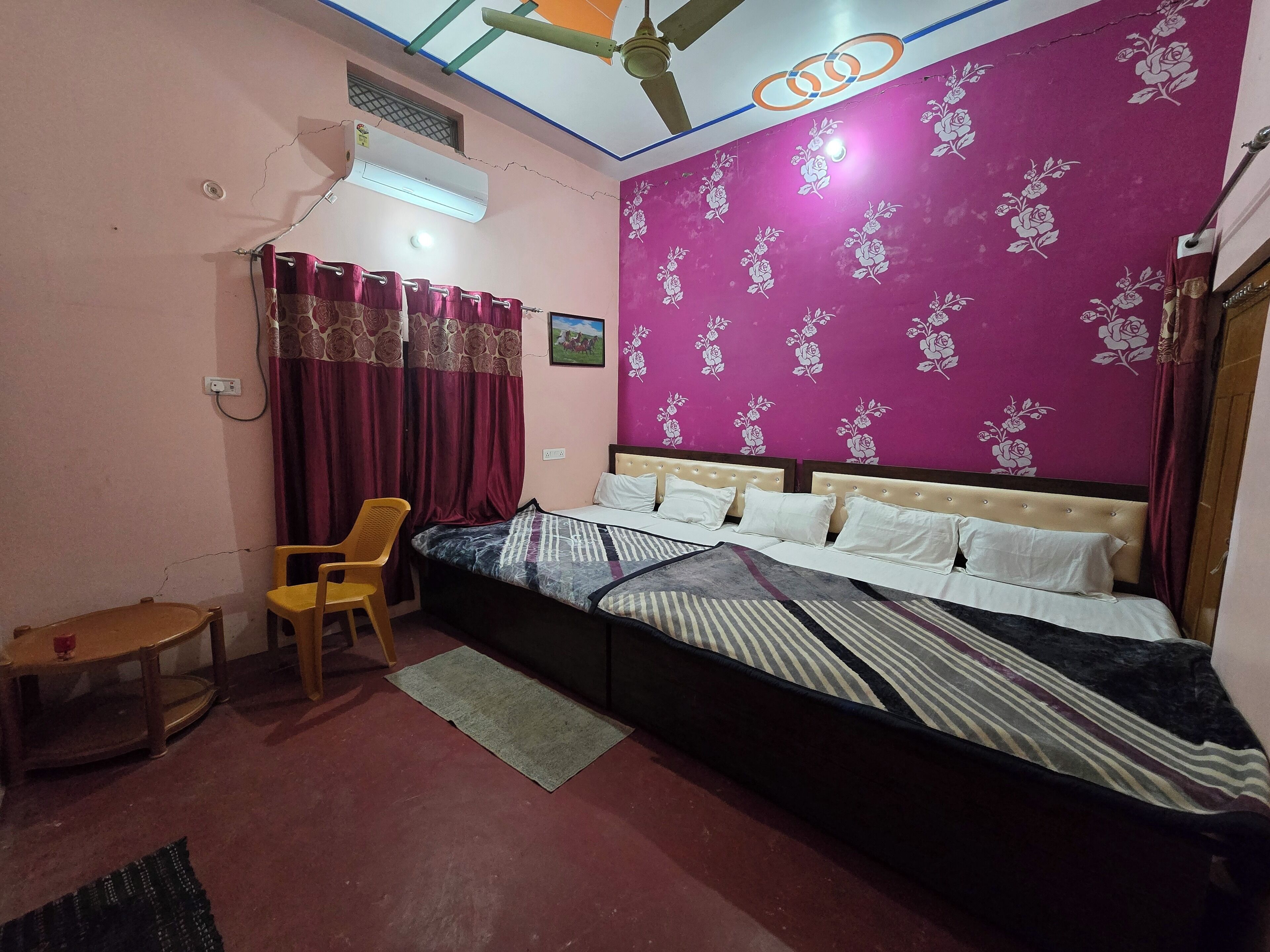 Desk, laptop workspace, free WiFi