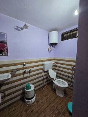 Comfort Quadruple Room | Bathroom - Avadh Dham Guest House (Ayodhya)