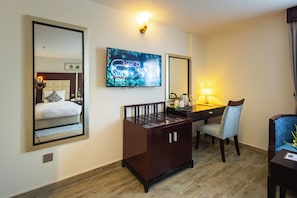 In-room safe, desk, iron/ironing board, free WiFi - Grand Continent Hotel Dubai (Dubai)