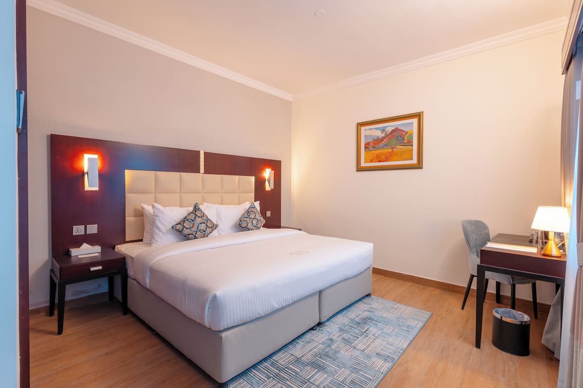 Classic Double Room | In-room safe, desk, iron/ironing board, free WiFi