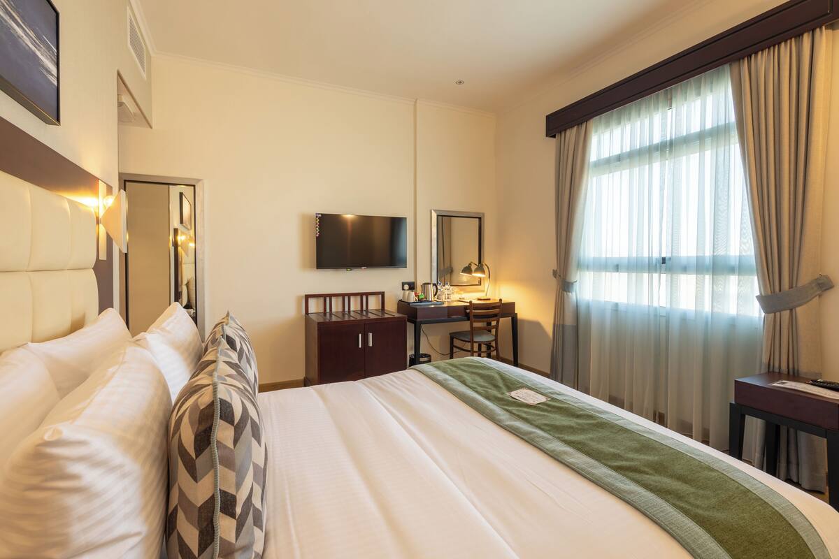 Superior Double Room | In-room safe, desk, iron/ironing board (on request), WiFi (free)