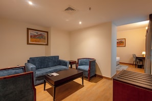 Luxury Double Room | In-room safe, desk, iron/ironing board, free WiFi - Grand Continent Hotel Dubai (Dubai)