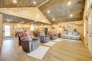 Interior - New-Build, Mtn-View White Sulphur Springs Home! (White Sulphur Springs)