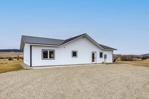 Exterior - New-Build, Mtn-View White Sulphur Springs Home! (White Sulphur Springs)