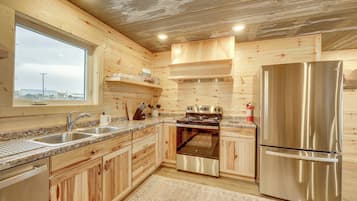 Kühlschrank, Mikrowelle, Herdplatte, Geschirrspüler