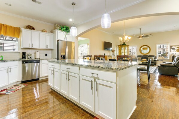 Coffee/tea maker, fridge, microwave, stovetop - Community Pool! Family-Friendly Savannah Retreat (Savannah)