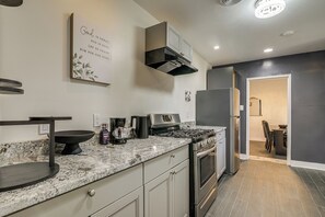 Fridge, microwave, stovetop, dishwasher - 1 Mi to Graceland: Quiet Home w/ Private Yard (Memphis)