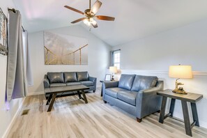 TV - Mtn Views & Hot Tub: Modern Gatlinburg Townhome (Gatlinburg)