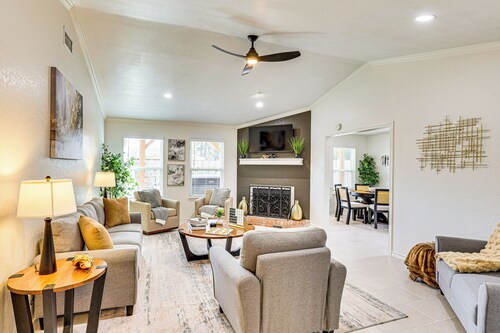 Hot Tub & Fire Pit: Home Near Downtown Texarkana