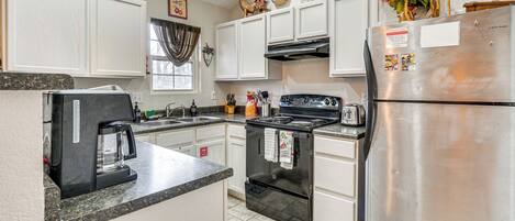 Refrigerador, microondas, placa de cocina, lavavajillas