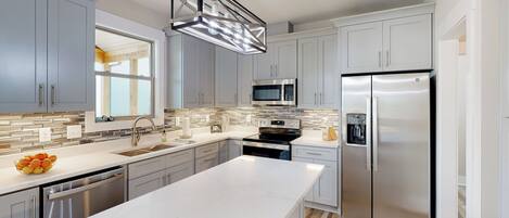 Réfrigérateur, micro-ondes, plaque de cuisson, lave-vaisselle