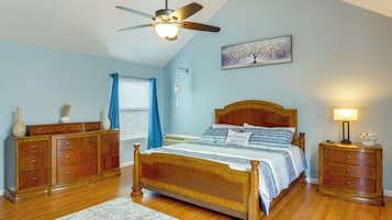 2 sovrum, skrivbord, strykjärn/strykbräda och internet